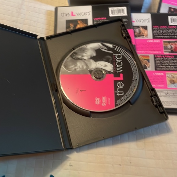 Complete set of Season 2 of “the L Word “ - Picture 5 of 5